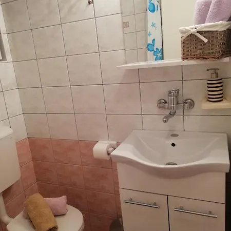 Apartman Komadina 招待所