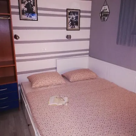 招待所 Apartman Komadina