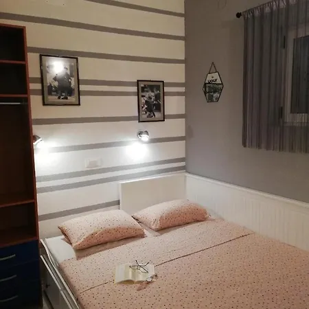 招待所 Apartman Komadina 3*