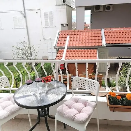 Apartman Komadina 招待所