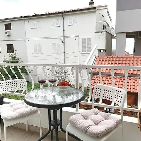 Apartman Komadina 招待所