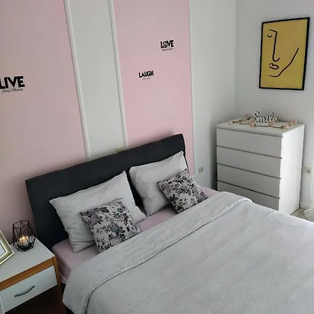 Apartman Komadina 3* 马卡尔斯卡