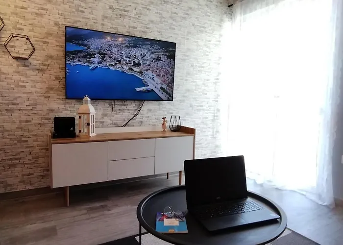 Komadina Konukevi Makarska